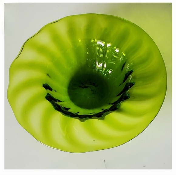Rare 11.5" BLENKO Kiwi 🥝 Green Hand ✋️ Crafted Optic Art Glass Bowl - Picture 6 of 11